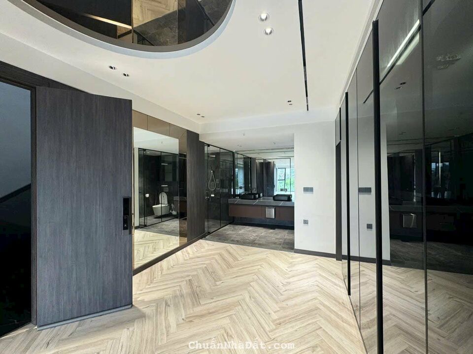 Cho thuê tòa nhà Hoàng Quốc Việt, Cầu Giấy 100m x 6T giá 60TR, THANG MÁY, xây mới, ô tô