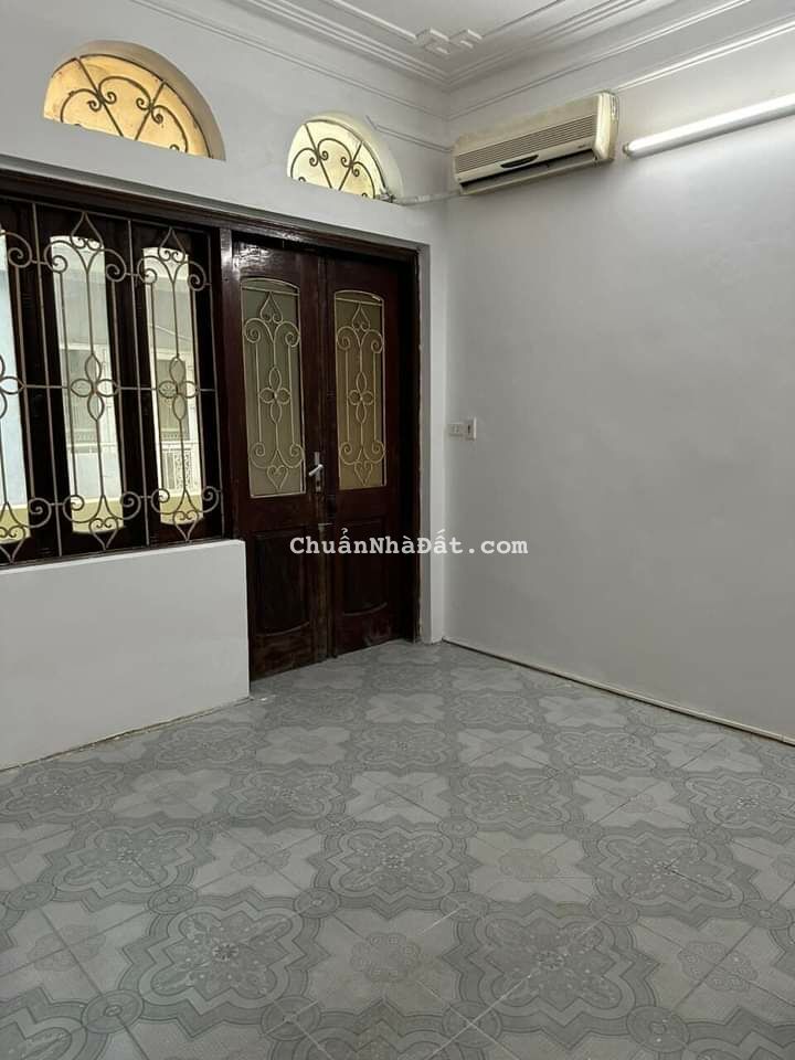 Cho thuê nhà ngõ ô tô tránh Huỳnh Thúc Kháng  Đống Đa 30m x 4T giá 20tr