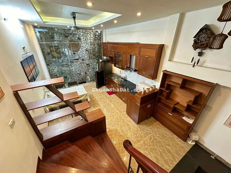 Cho thuê nhà Lạc Long Quân, Tây Hồ 70m x 4T giá 25tr - nhà đẹp ở luôn