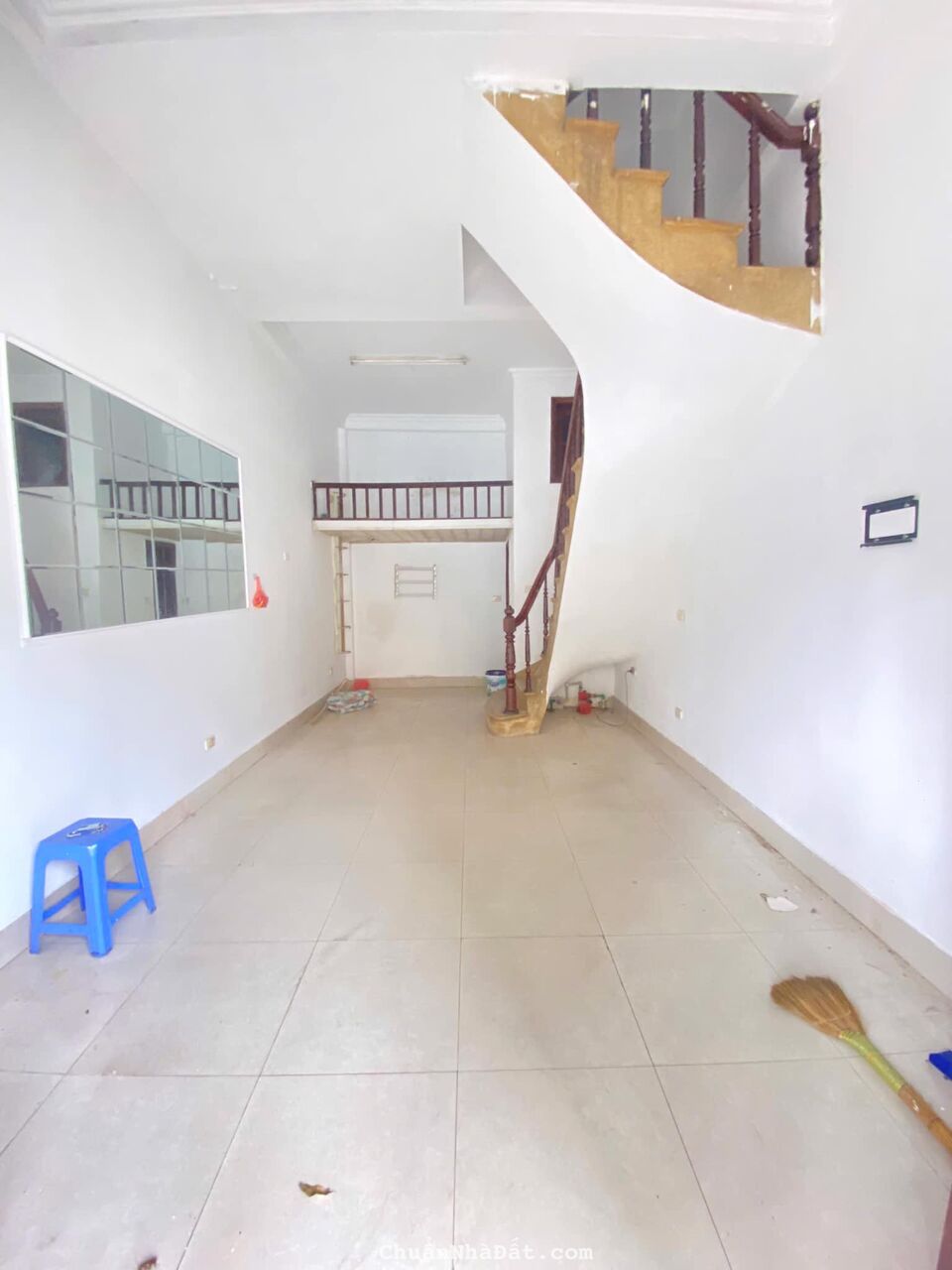 Cho thuê nhà ô tô tránh - KD mọi loại hình Nguyễn Chí Thanh - Đống Đa 35m x 5T giá 16tr