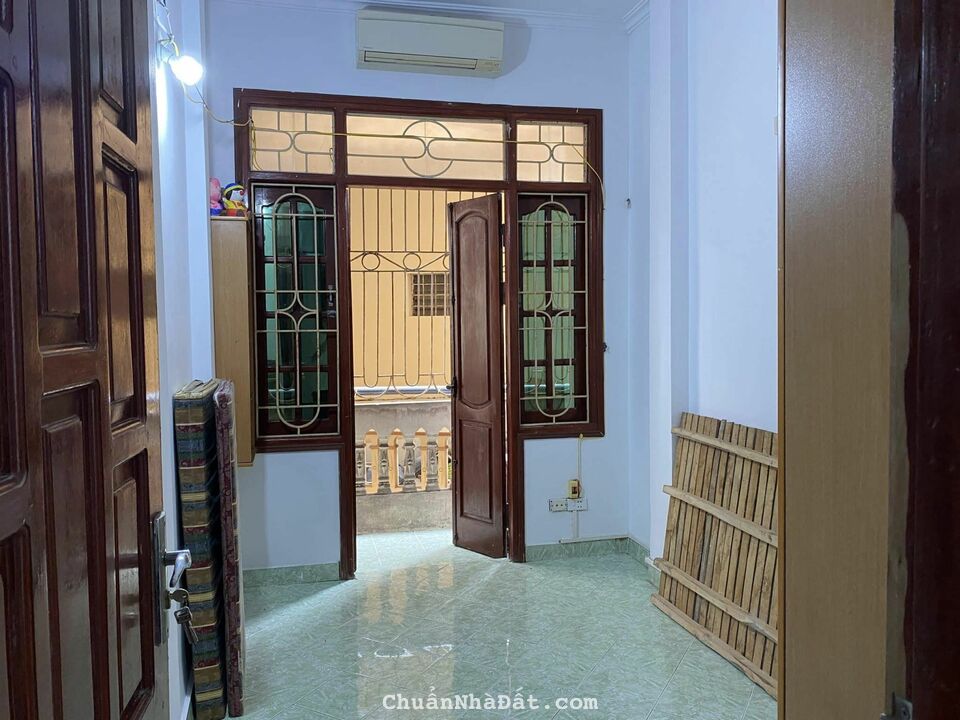 Cho thuê nhà  Nguyễn Lương Bằng Đống Đa 30m x 4T - 4 ngủ giá 15tr, cách phố 15m