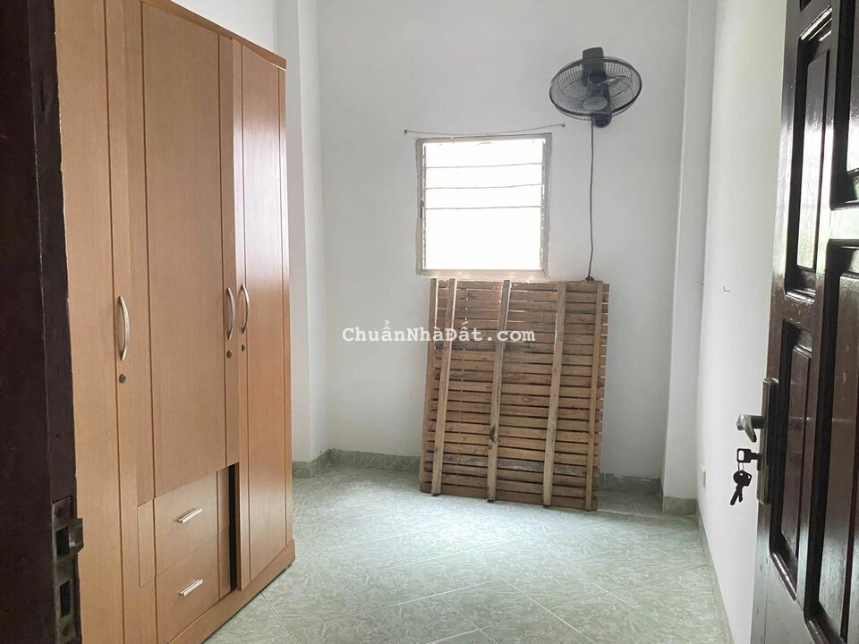 Cho thuê nhà  Nguyễn Lương Bằng Đống Đa 30m x 4T - 4 ngủ giá 15tr, cách phố 15m