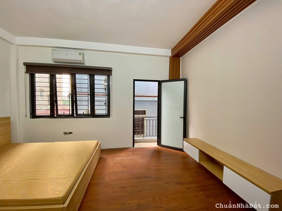 Cho thuê nhà  Nguyễn Trãi Thanh Xuân, đối diện Royal City 40mx 4T giá 13 triệu