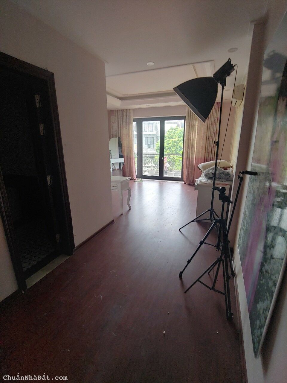 Cho thuê nhà đẹp ở Tổng Cục V, Tân Triều, Thanh Trì 100m x 5T giá 25tr, vỉa hè, ô tô tránh