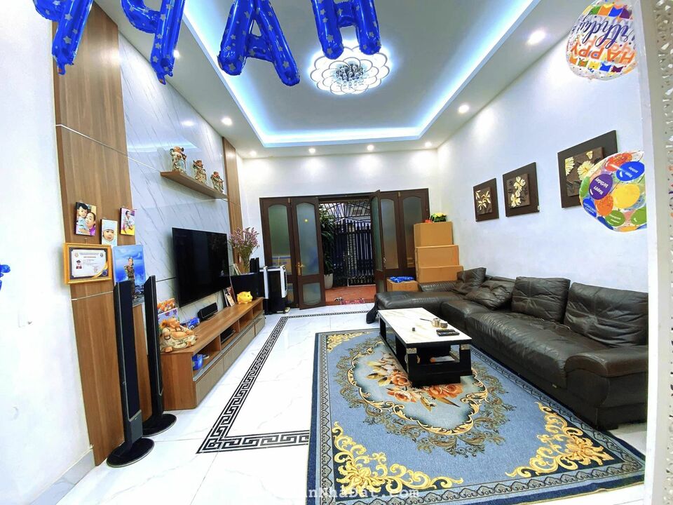 Bán nhà Đống Đa, phố Cát Linh chỉ 12,5 tỷ, 74m2, 5T, MT4,8m, Ô tô đỗ 