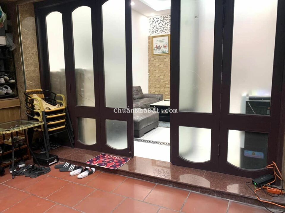 Bán nhà Đống Đa, phố Cát Linh chỉ 12,5 tỷ, 74m2, 5T, MT4,8m, Ô tô đỗ 