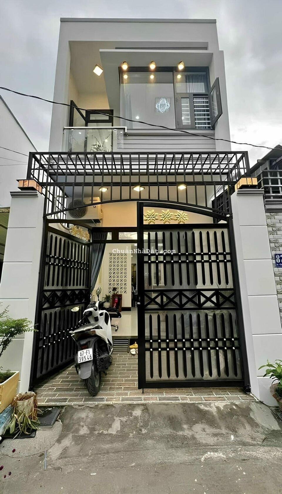 Ra gấp nhà 40m2 trên đường Huỳnh Văn Bánh, P17, Phú Nhuận. Ngay cầu Công Lý giá chỉ 2 tỷ 200