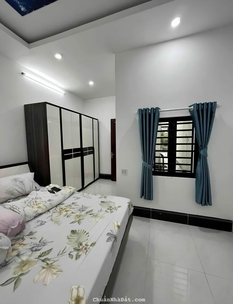 Ra gấp nhà 40m2 trên đường Huỳnh Văn Bánh, P17, Phú Nhuận. Ngay cầu Công Lý giá chỉ 2 tỷ 200