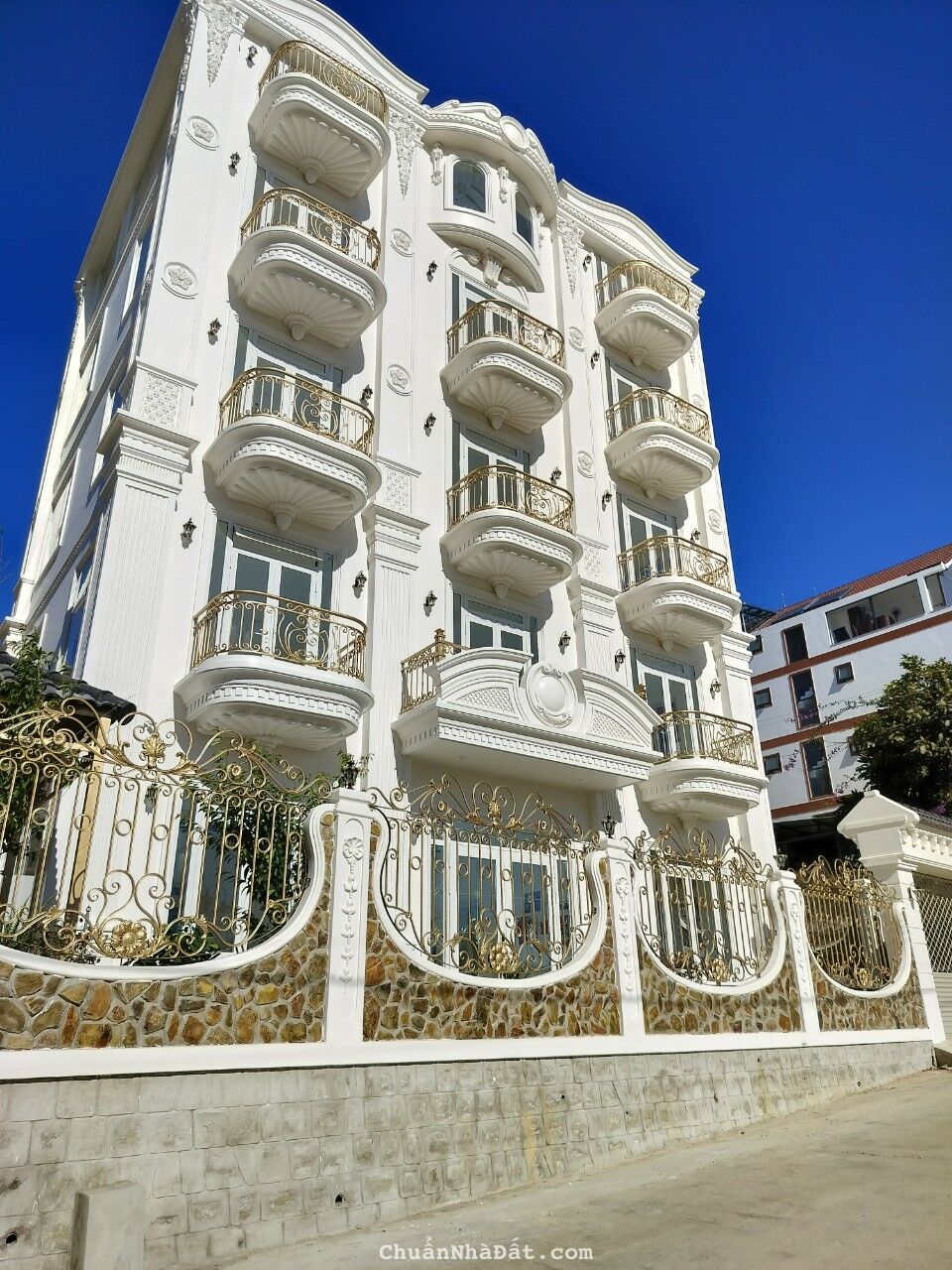 bán biệt thự view đẹp kinh doanh tại Trịnh Hoài Đức, Đà Lạt