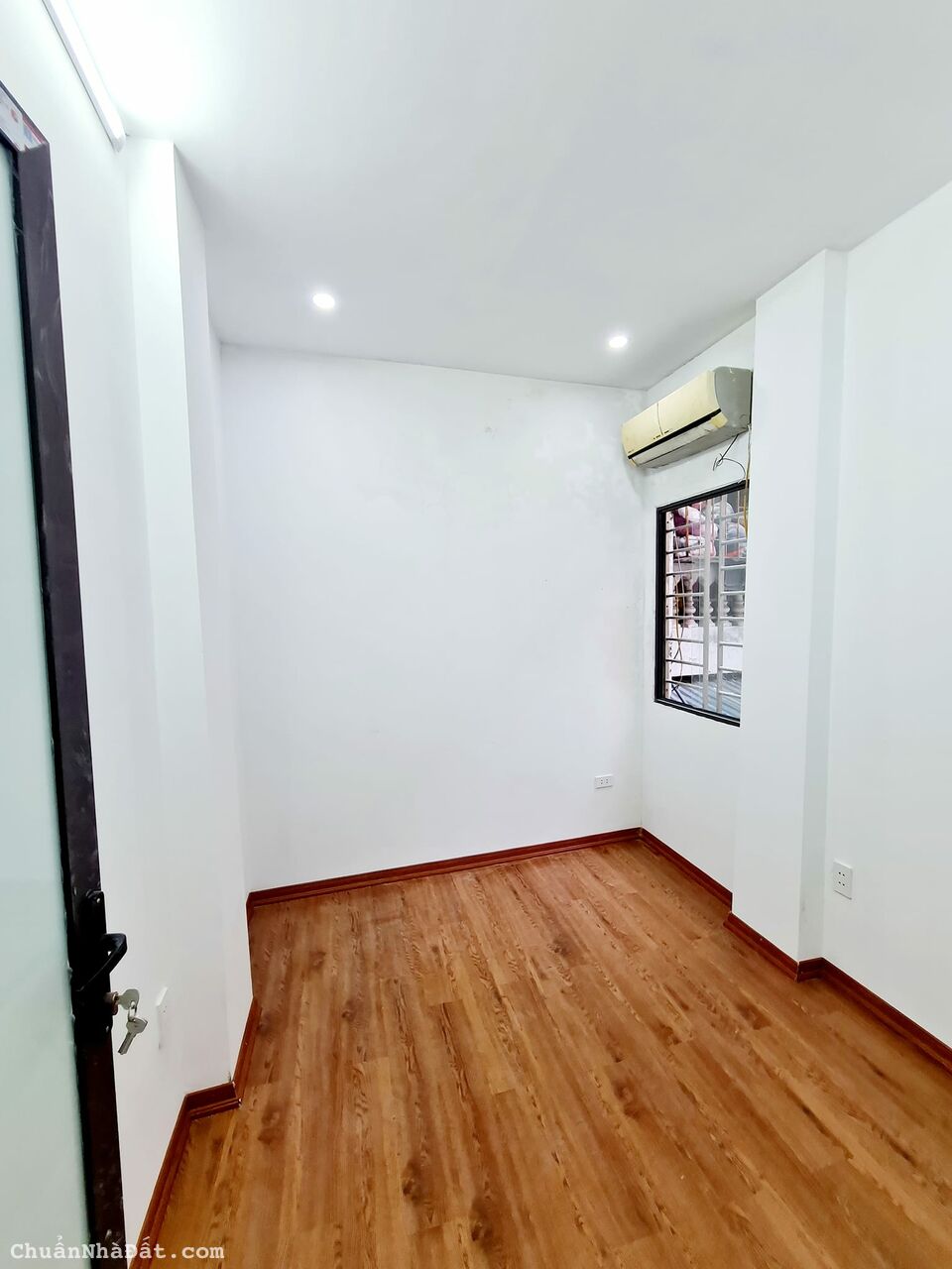 Phương Mai - Nhà đẹp ở ngay, ngõ rộng, gần phố chỉ 1,88 tỷ