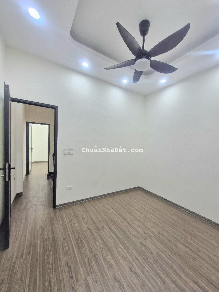 Minh Khai. Chính chủ cần bán nhà mới xây 5 tầng, ngõ ô tô qua