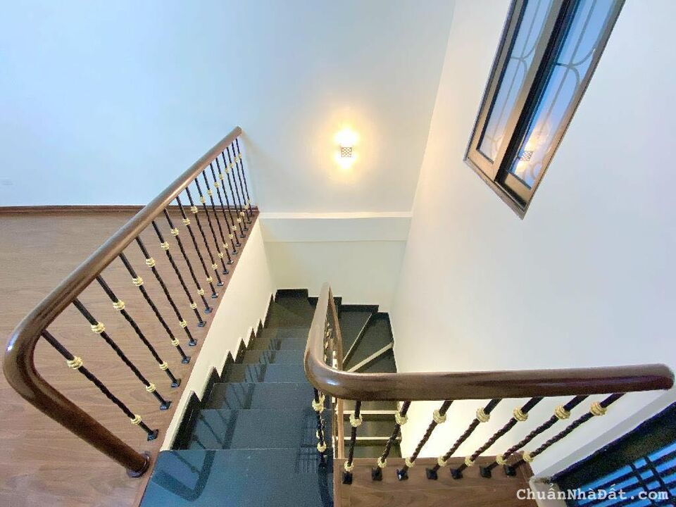 Minh Khai. Chính chủ cần bán nhà mới xây 5 tầng, ngõ ô tô qua