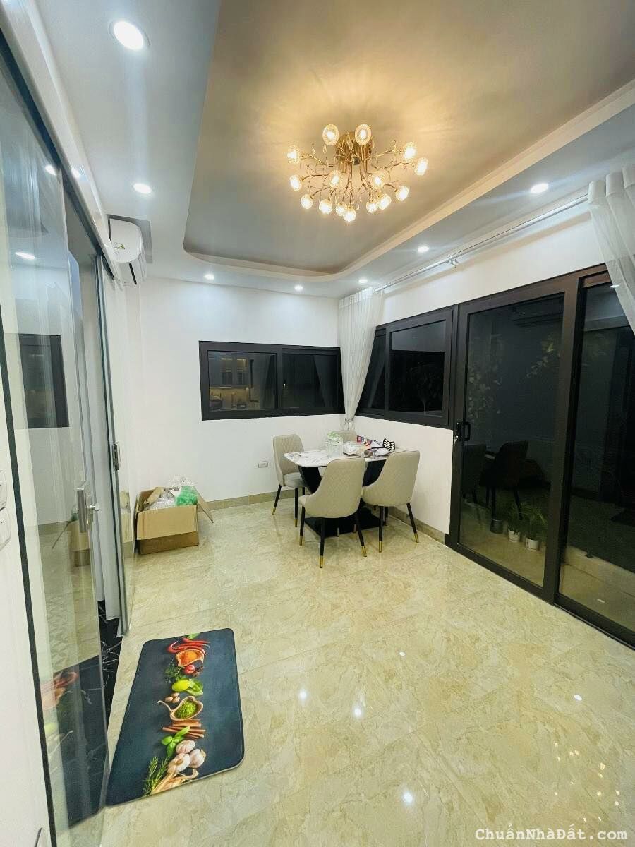 Minh Khai. Nhà dân xây,6 tầng, thang máy, full nội thất ở luôn