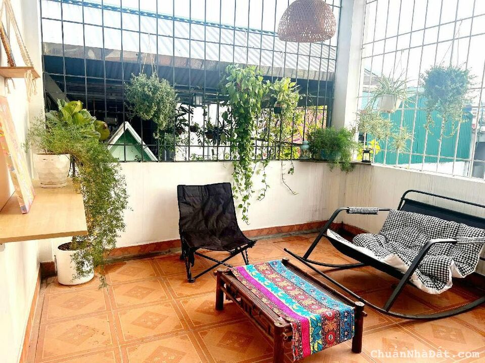 Tân Mai. Nhà dân xây thoáng sáng, gara ô tô, ngõ kinh doanh.