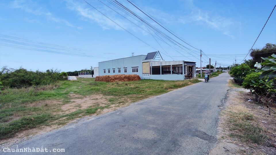 Bán lô đất mặt tiền đường Tám Thăng, xã Thạnh Đức, huyện Bến Lức, Long An.