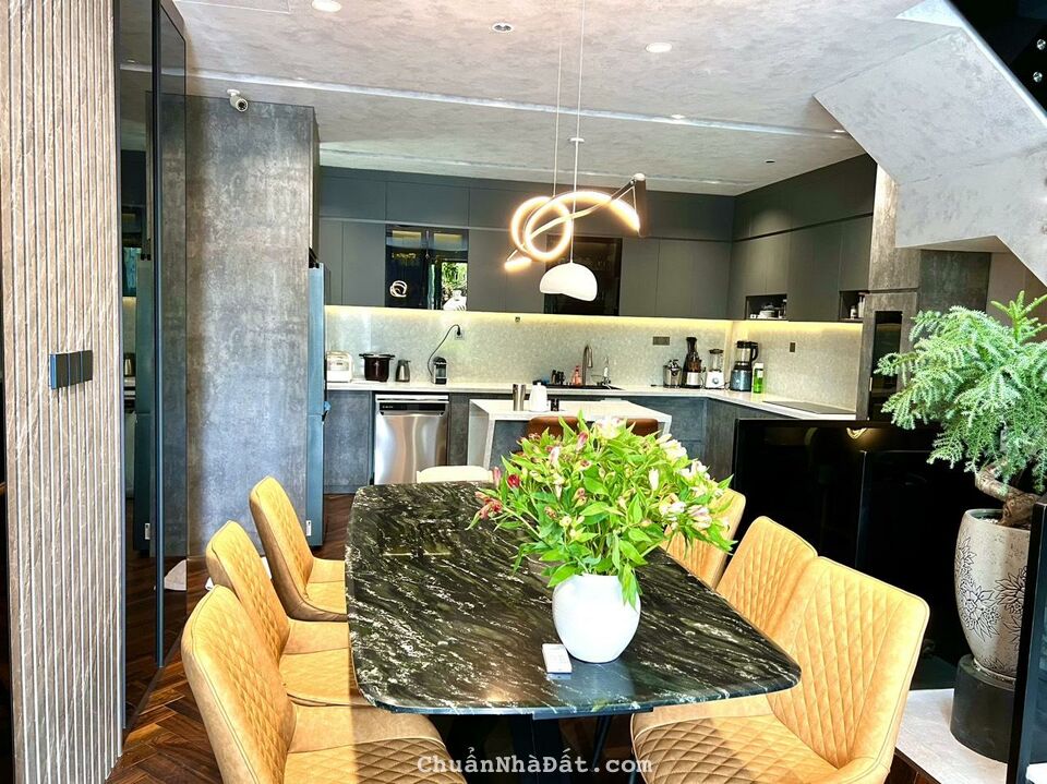 Bán biệt thự 2 mặt tiền hẻm 6m, nôi thất hiện đại, Đường số 8, P11, Gò Vấp, 6x18m - 12.5 Tỷ