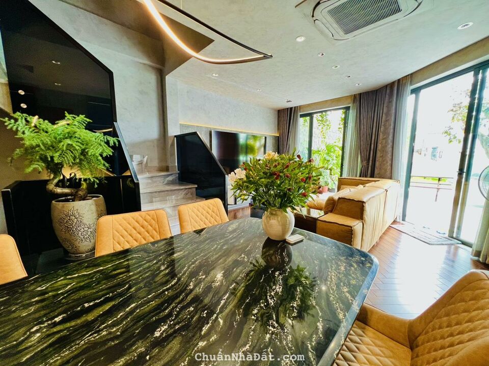 Bán biệt thự 2 mặt tiền hẻm 6m, nôi thất hiện đại, Đường số 8, P11, Gò Vấp, 6x18m - 12.5 Tỷ