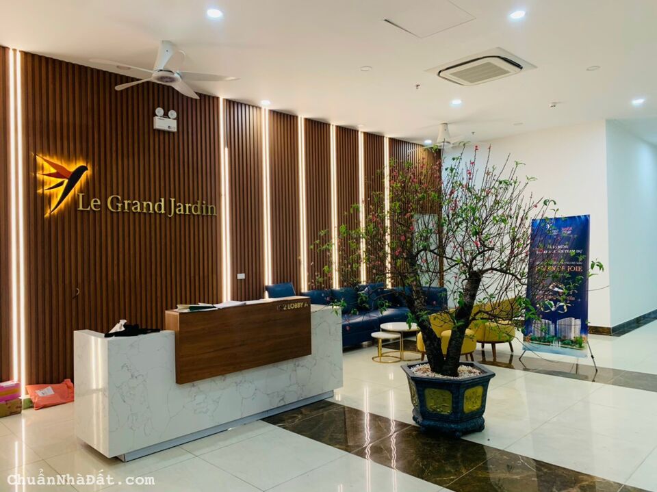 Bán căn 2 ngủ tầng trung, cạnh Vinhome Riverside giá 3,x tỷ đã bao thuế VAT và KPBT