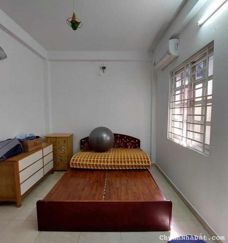 Nhà cho thuê ngang 5.3m x 8.5m, 3 phòng ngủ, đường Nguyễn Bặc, Tân Bình.