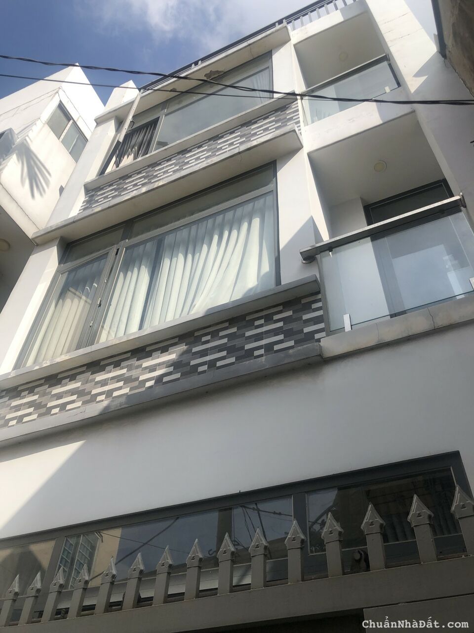 Nhà 1 trệt 2 lầu , 3PN sát mặt tiền Đặng Văn Bi