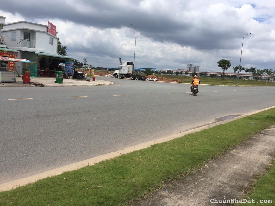 Cần bán lô đất ngay trung tâm đồng xoài thổ cư 100% sổ hồng riêng . 