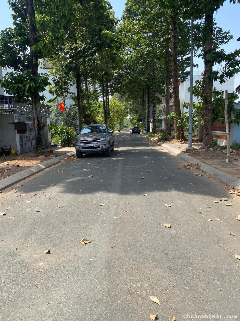 Cần bán lô đất ngay trung tâm đồng xoài thổ cư 100% sổ hồng riêng . 