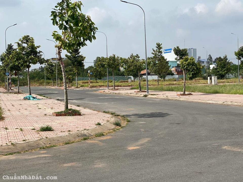 Cần bán nền đất ngay trung tâm Thủ Thừa Long An Sổ Hồng Riêng . 