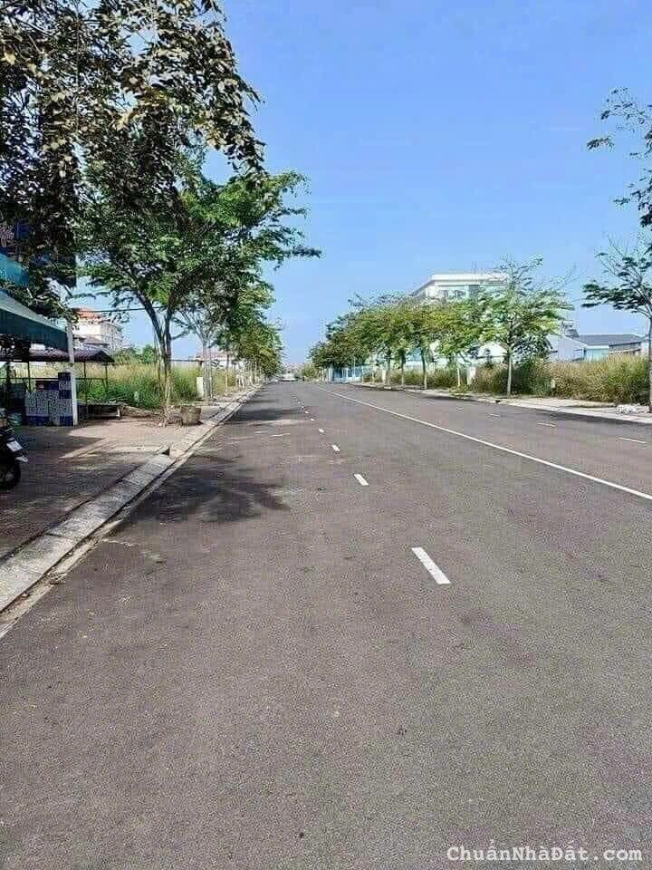 Chính chủ bán gấp nền đất thổ cư 100m2 ngay trung tâm thủ thừa . Chính chủ bán gấp nền đất thổ cư 100m2 ngay trung tâm thủ thừa .