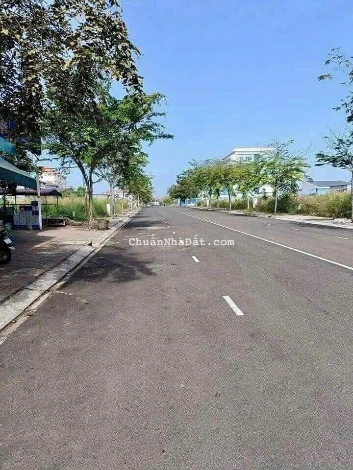 Chính chủ cần bán nền đất ngay trung tâm thị trấn Thủ Thừa Long An . 