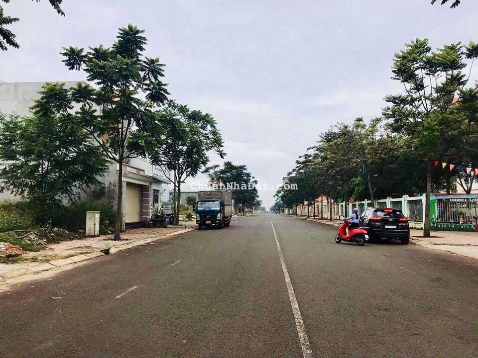 Chính chủ cần bán nền đất ngay trung tâm thị trấn Thủ Thừa Long An . 