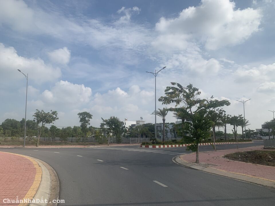 Hiện tôi đang cần tiền bán lô đất ngay trung tâm Thủ Thừa Long An . Hiện tôi đang cần tiền bán lô đất ngay trung tâm Thủ Thừa Long An .