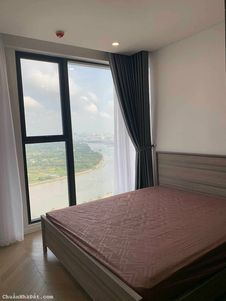 Cho thuê căn hộ LUMIERE RIVERSIDE nội thất sang xịn view siêu đẹp GIÁ SIÊU ƯU ĐÃI. 