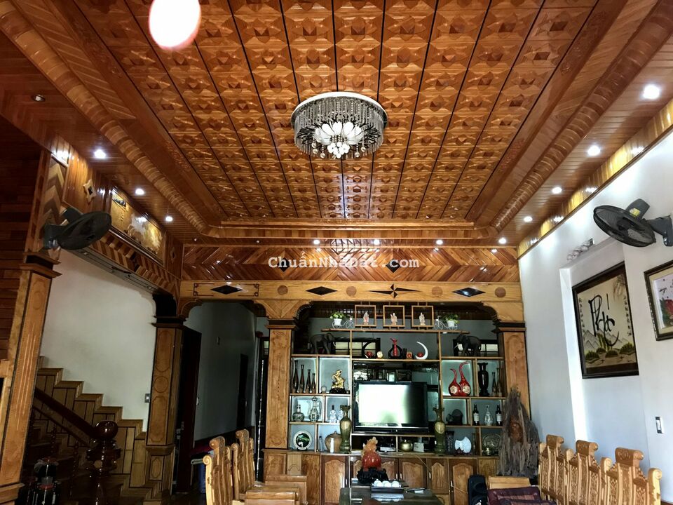 Cần tiền bán gấp nhà biệt thự 3 tầng toàn gỗ rộng hơn 700m2 đất ở 100% giữa Phường 1, TTTP Đông Hà