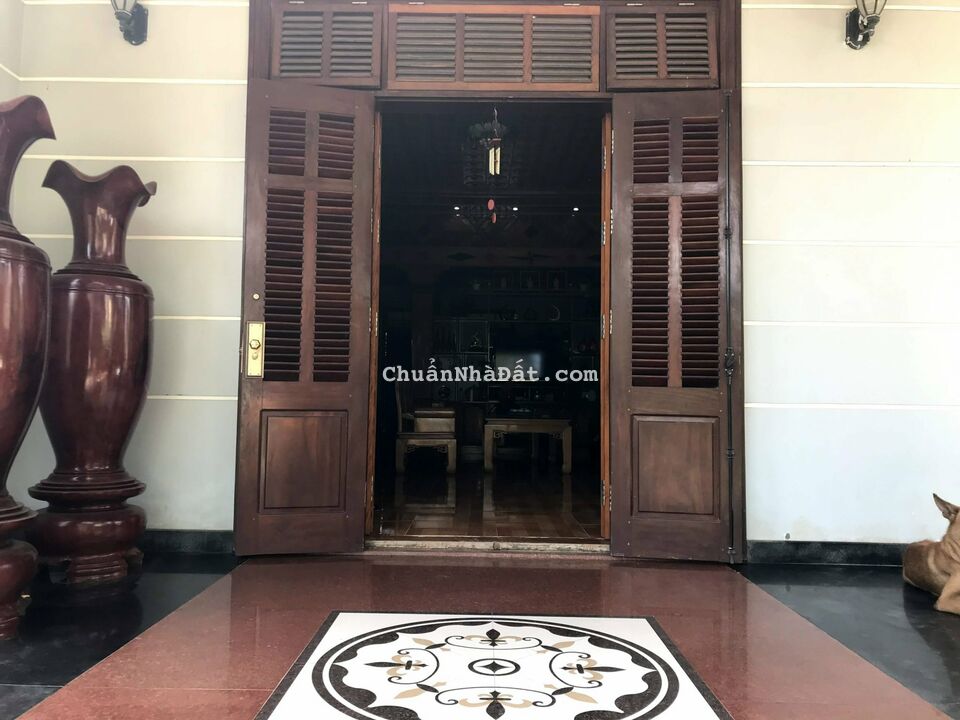 Cần tiền bán gấp nhà biệt thự 3 tầng toàn gỗ rộng hơn 700m2 đất ở 100% giữa Phường 1, TTTP Đông Hà