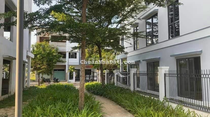 Bán lô biệt thự góc 3 mặt tiền đường 33m rộng 195,5m vuông vức chỉ 35tr/m