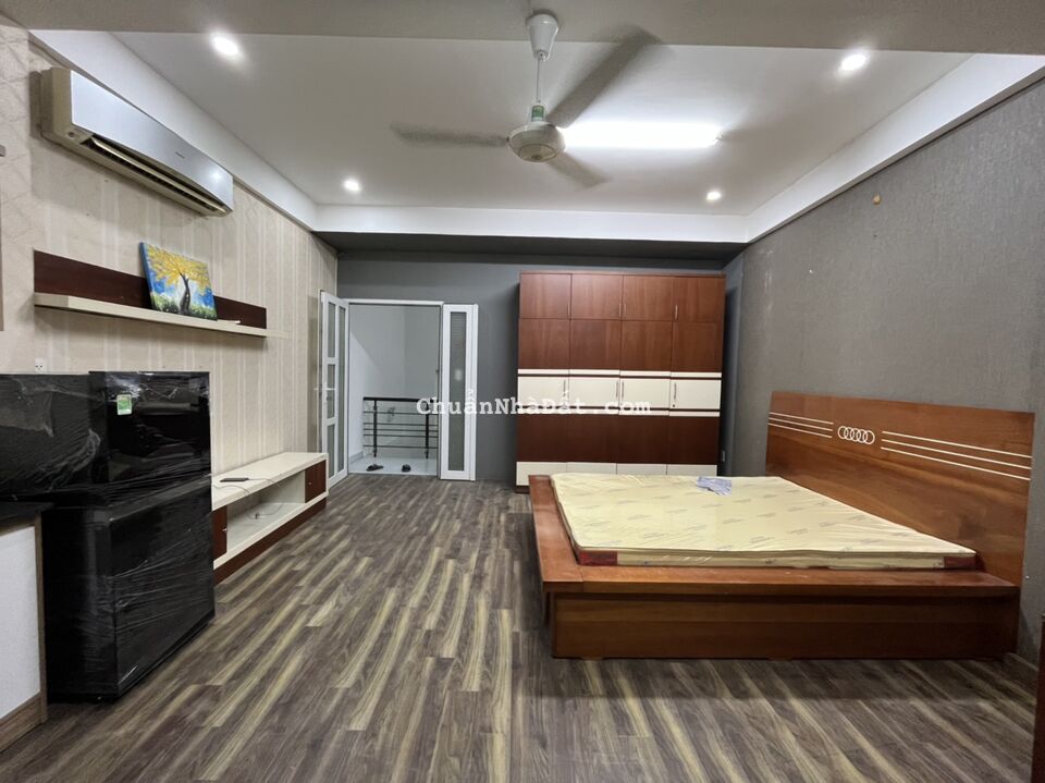 Penhouse cửa kính sang trọng, full nội thất chỉ cần mang vali đến ở - Giá cố định 5tr5 Penhouse cửa kính sang trọng, full nội thất chỉ cần mang vali đến ở - Giá cố định 5tr5