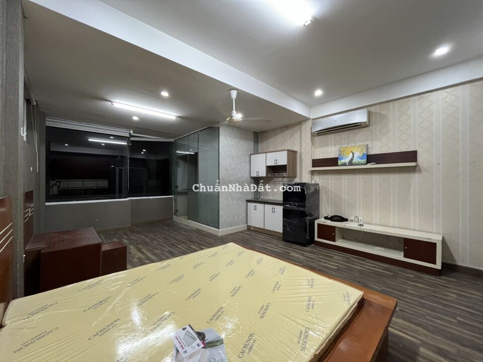 Penhouse cửa kính sang trọng, full nội thất chỉ cần mang vali đến ở - Giá cố định 5tr5 Penhouse cửa kính sang trọng, full nội thất chỉ cần mang vali đến ở - Giá cố định 5tr5