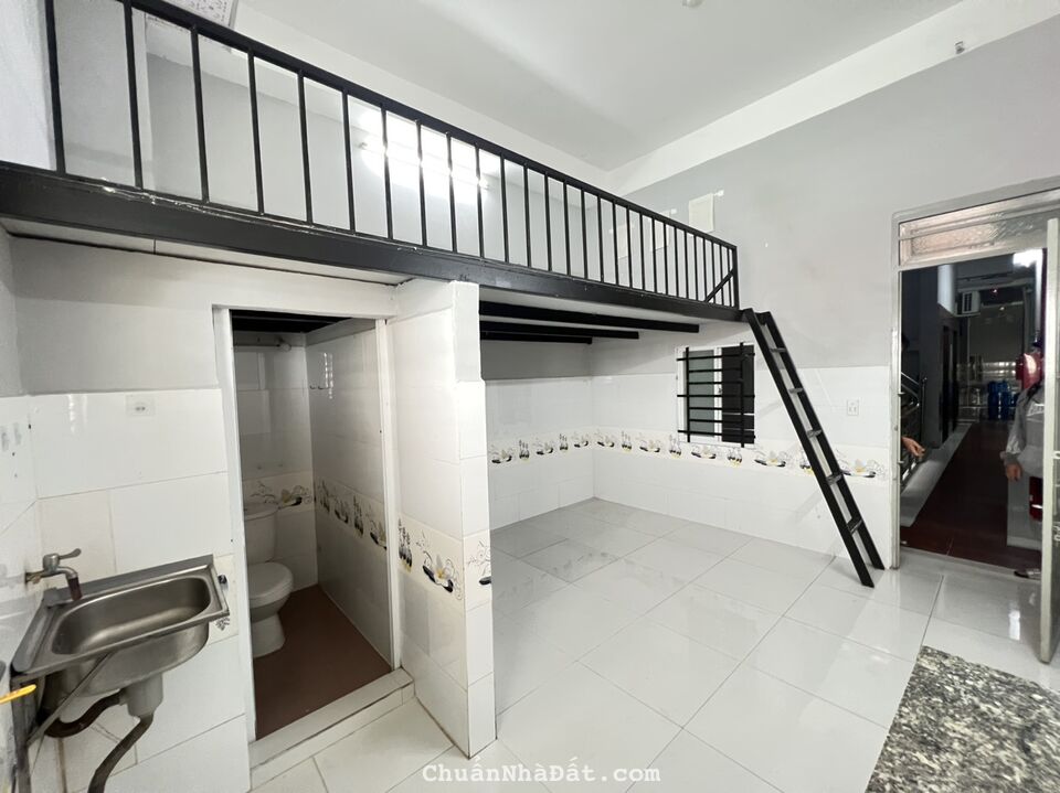 Phòng trọ gác cao thoáng mát, hầm xe rộng bạn bè đến chơi thoải mái