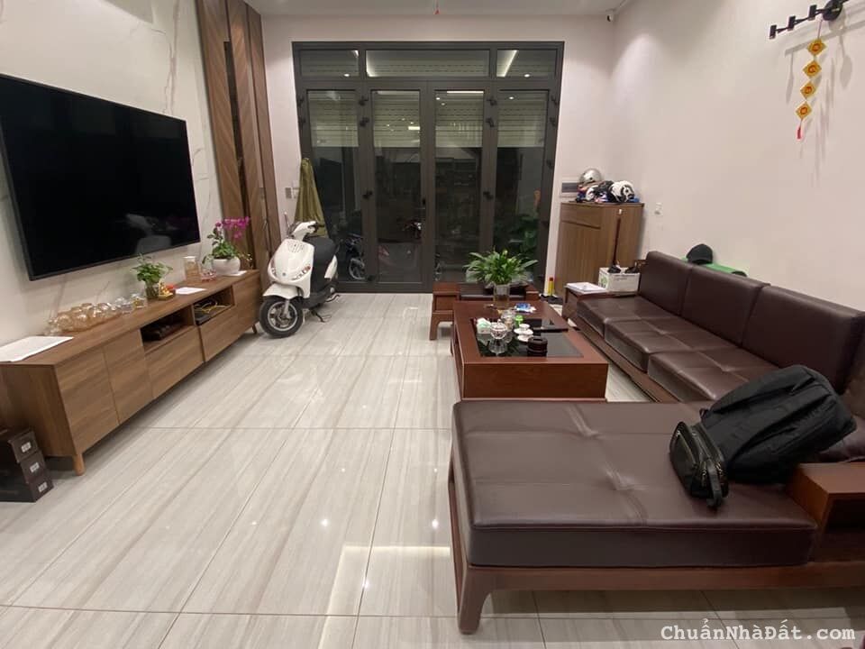 Nhà Đẹp 5 Tầng Pháo Đài Láng, Đống Đa_LÔ GÓC, MT KHỦNG, 40m2, Nhỉnh 6 tỷ