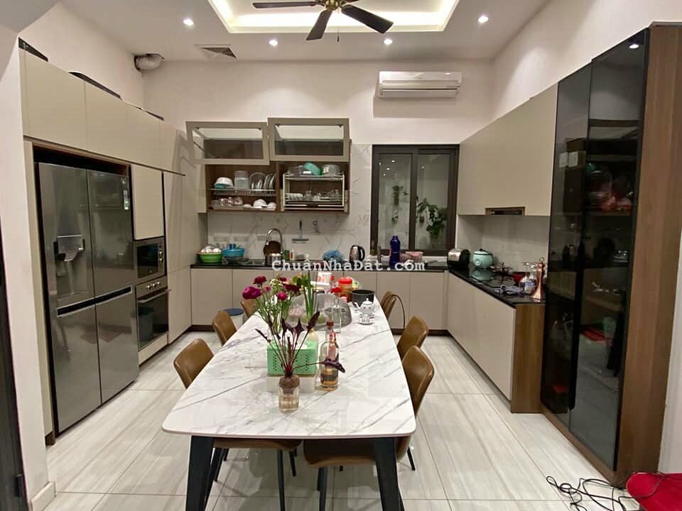 Nhà Đẹp 5 Tầng Pháo Đài Láng, Đống Đa_LÔ GÓC, MT KHỦNG, 40m2, Nhỉnh 6 tỷ