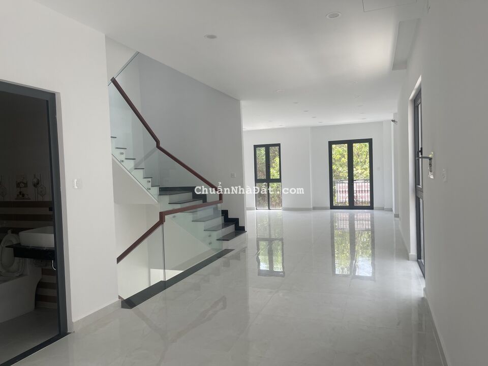 30 triệu thuê ngay biệt thự 200m2 Hoàn thiện cơ bản tại Vinhomes Grand Park ở và kinh doanh ngay 30 triệu thuê ngay biệt thự 200m2 Hoàn thiện cơ bản tại Vinhomes Grand Park ở và kinh doanh ngay