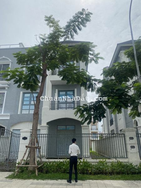 30 triệu thuê ngay biệt thự 200m2 Hoàn thiện cơ bản tại Vinhomes Grand Park ở và kinh doanh ngay 30 triệu thuê ngay biệt thự 200m2 Hoàn thiện cơ bản tại Vinhomes Grand Park ở và kinh doanh ngay