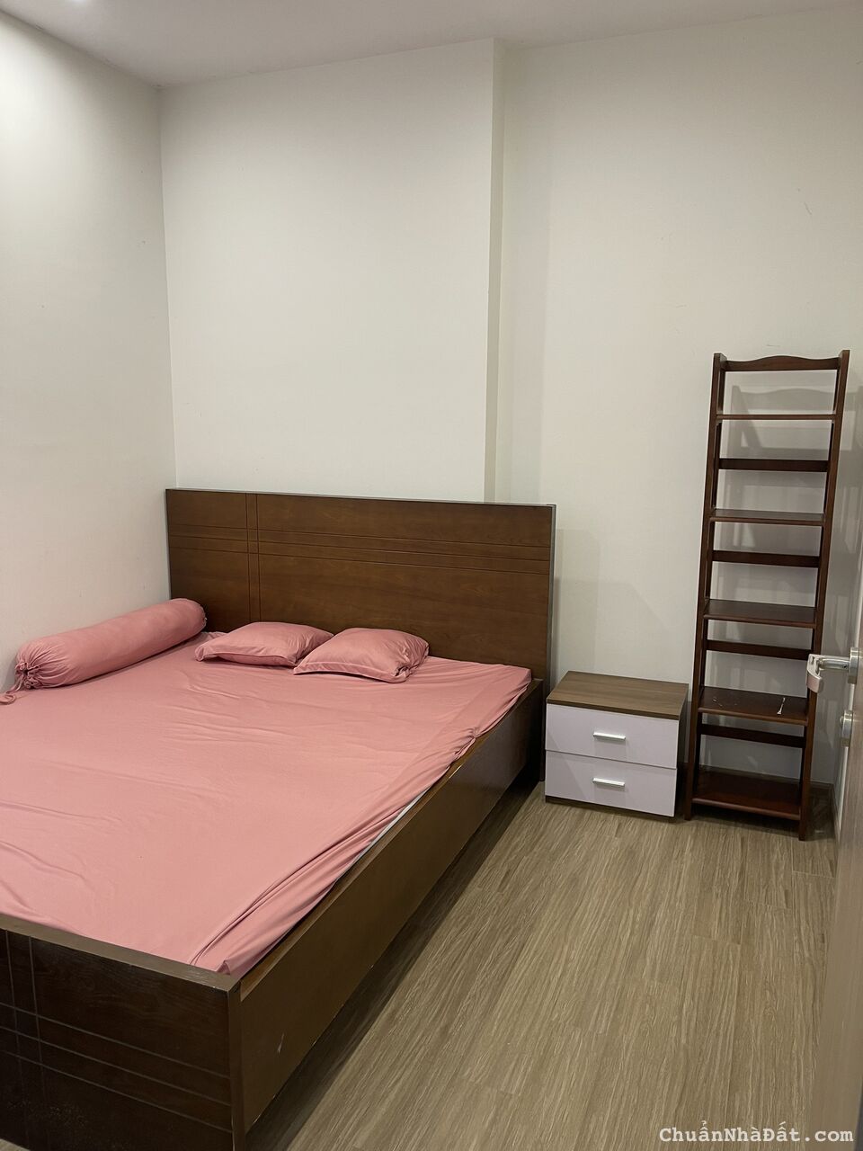 Bán căn hộ 2PN full nội thất, có sổng hồng tại Vinhomes Quận 9 chỉ 2,3 tỷ bao thuế phí Bán căn hộ 2PN full nội thất, có sổng hồng tại Vinhomes Quận 9 chỉ 2,3 tỷ bao thuế phí