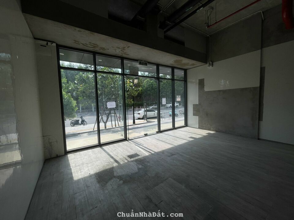 Cho thuê shophouse Vinhomes Grand Park Quận 9, Hoàn thiện 51m2 mặt sảnh chỉ 15 triệu/ tháng 