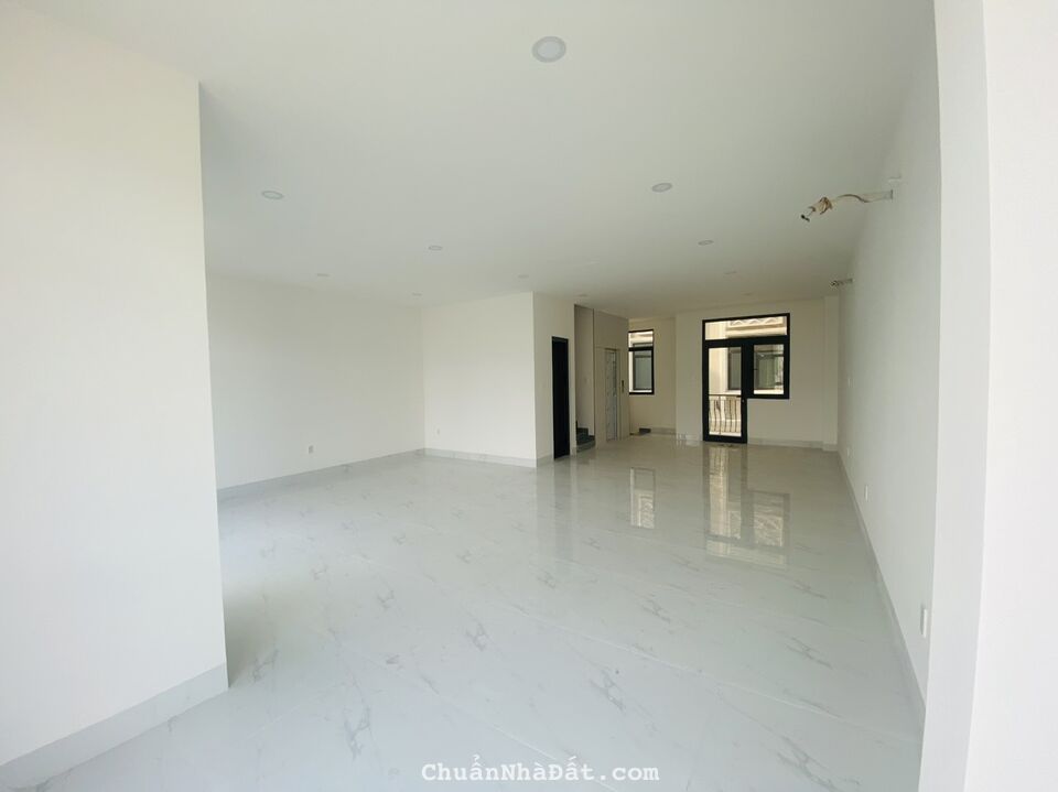 Cho thuê nhà phố Vinhomes Quận 9 hoàn thiện 126m2 chỉ 30 triệu/ tháng Cho thuê nhà phố Vinhomes Quận 9 hoàn thiện 126m2 chỉ 30 triệu/ tháng