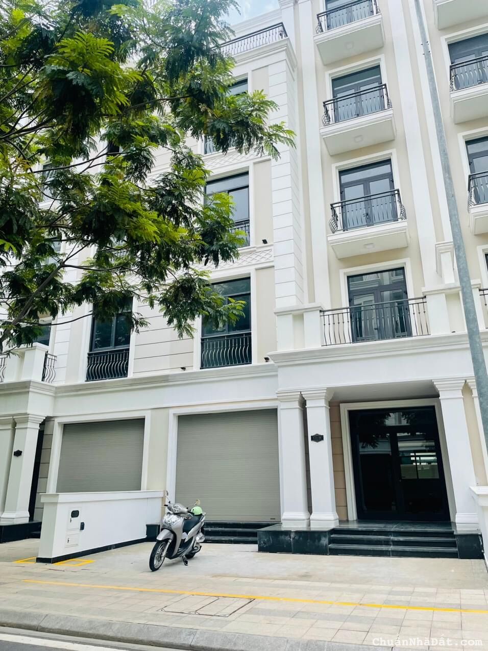 Nhà phố 144m2 Hoàn thiện Nguyên căn chỉ 30 triệu/tháng tại Vinhomes Quận 9 Nhà phố 144m2 Hoàn thiện Nguyên căn chỉ 30 triệu/tháng tại Vinhomes Quận 9