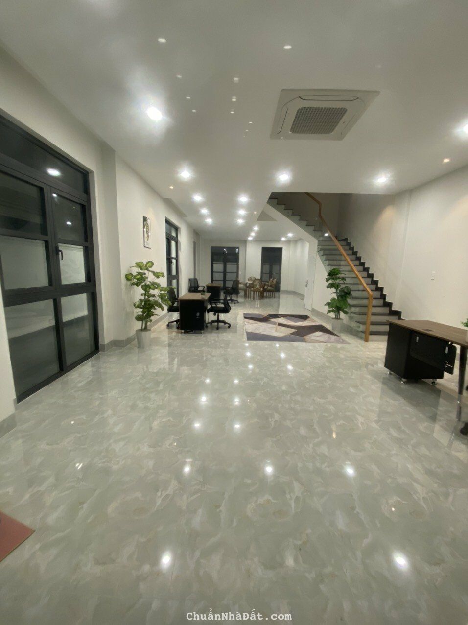 Cho thuê tầng Trệt biệt thự 200m2 Vinhomes Grand Park Quận 9 - Có máy lạnh 25 triệu/ tháng Cho thuê tầng Trệt biệt thự 200m2 Vinhomes Grand Park Quận 9 - Có máy lạnh 25 triệu/ tháng