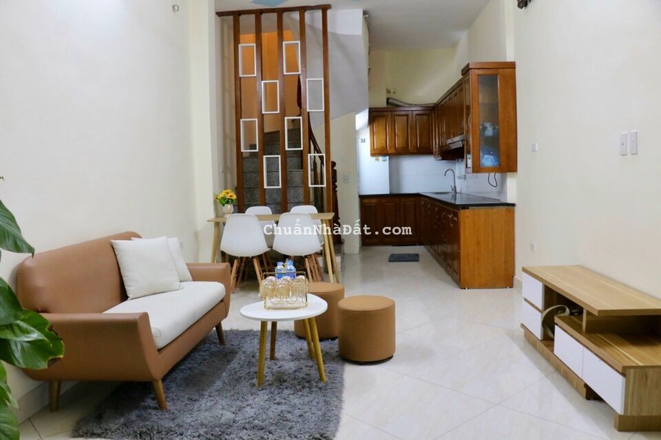 Bán nhà Lĩnh Nam, Hoàng Mai 35m2x5 tầng, mt 3.7m, ngõ nông – gần ôtô 4.89 tỷ.