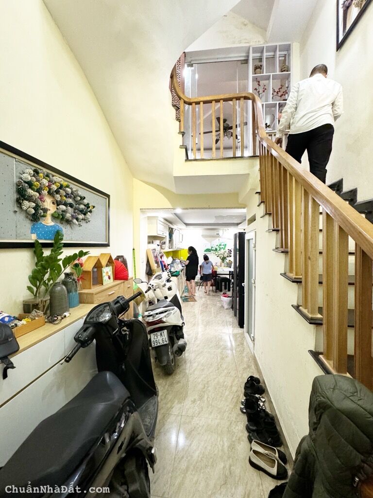 Nhà đẹp Ngọc Hồi, Thanh Trì gần phố - trung tâm Huyện, 38m2x5 tầng, 4.85 tỷ.