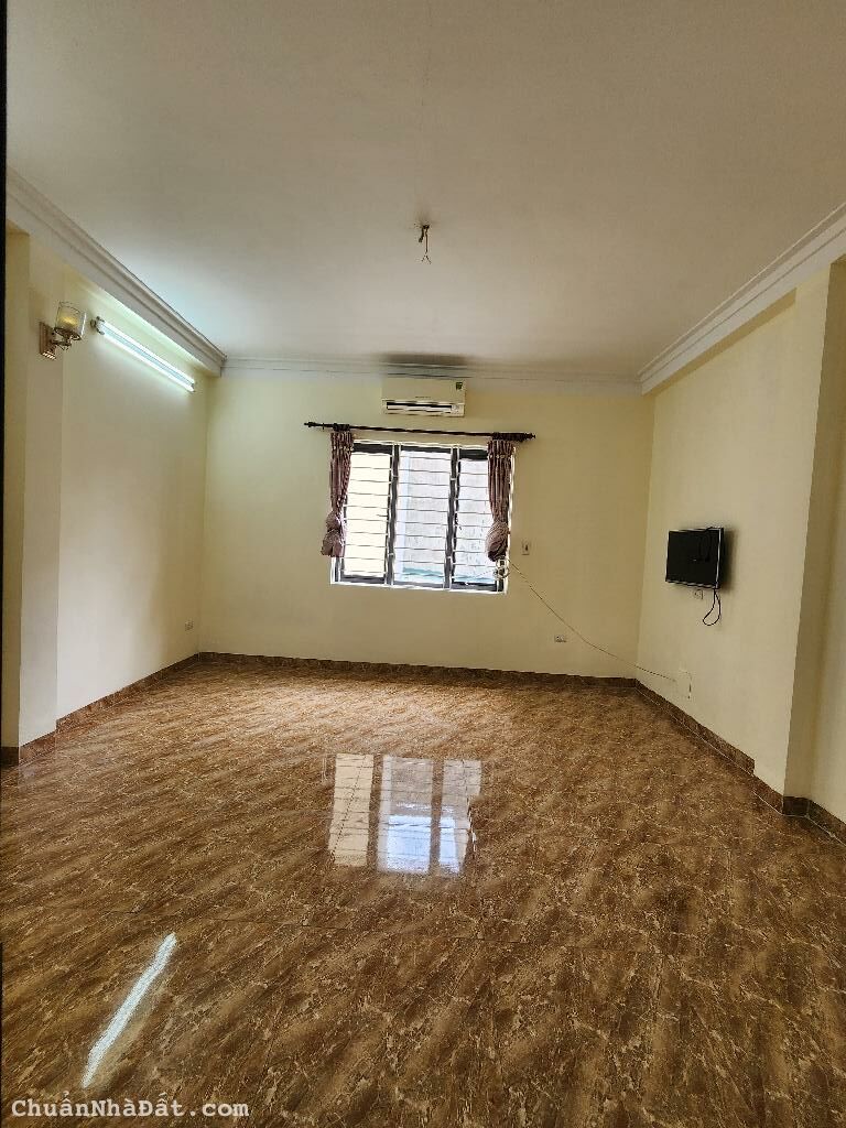 Bán nhà Thanh Lân, Hoàng Mai phân lô – gần phố 40m2x5 tầng, mặt tiền 4.6m, 5.05 tỷ.